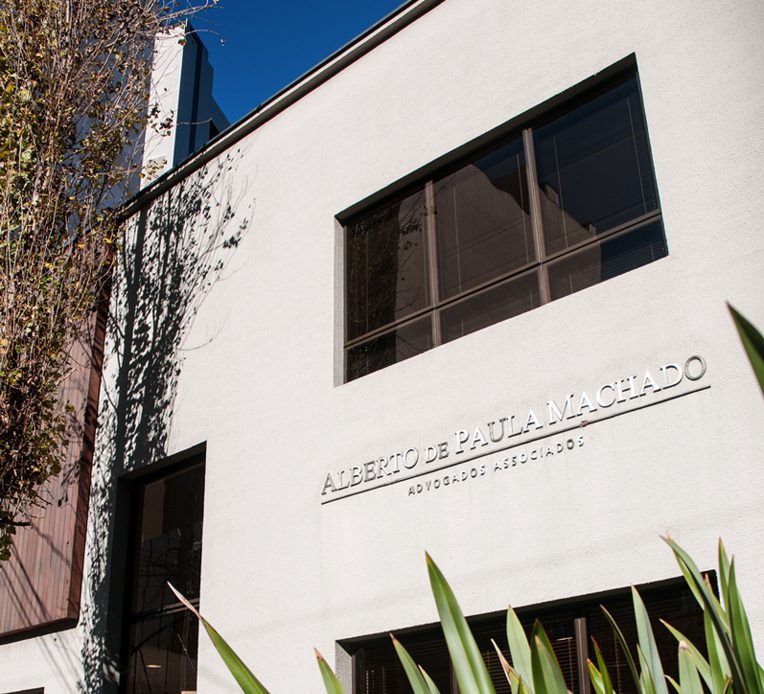 Fachada da unidade de Curitiba do De Paula Machado Advogados